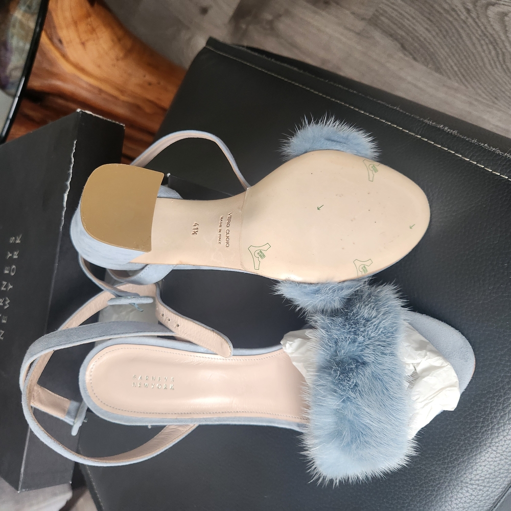 VERO CUOIO Italy. Blue Fur Strap Women's Sandals